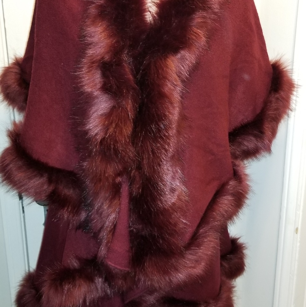 Faux Fur Trimmed Burgundy Cape OSFA
